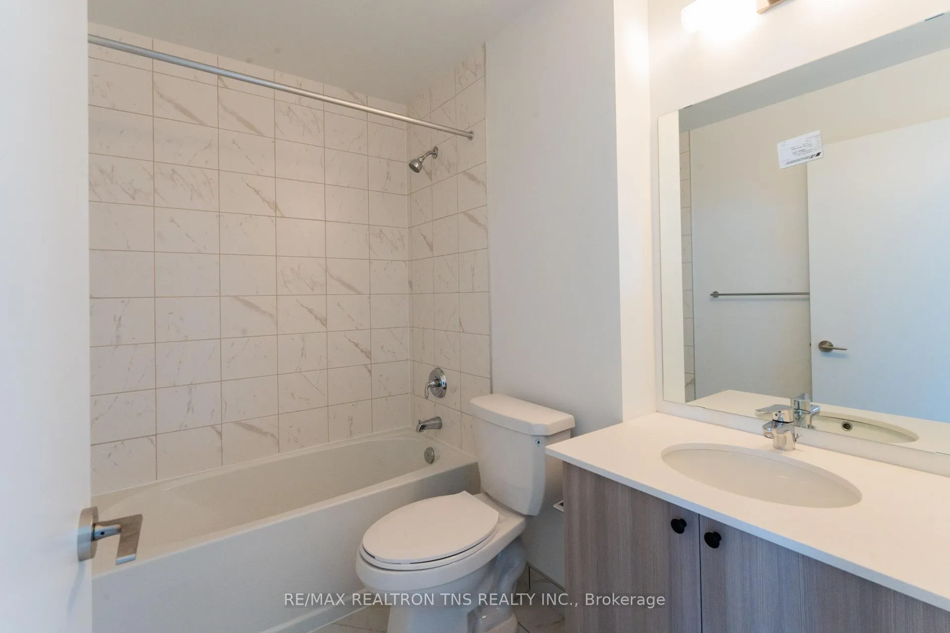 Photo 7 of Unit 2801, 1435 Celebration Drive, Pickering, Bay Ridges — HOMEH
