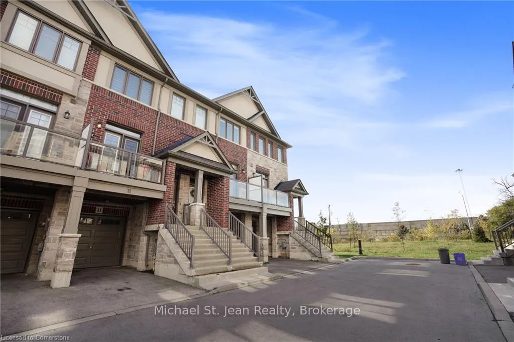 Photo 3 of 11 Pringle Lane, Hamilton, Ancaster — HOMEH