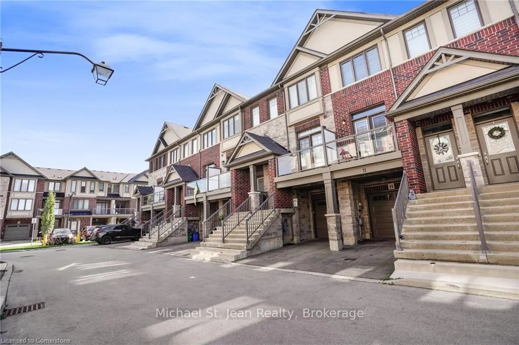 Photo 4 of 11 Pringle Lane, Hamilton, Ancaster — HOMEH