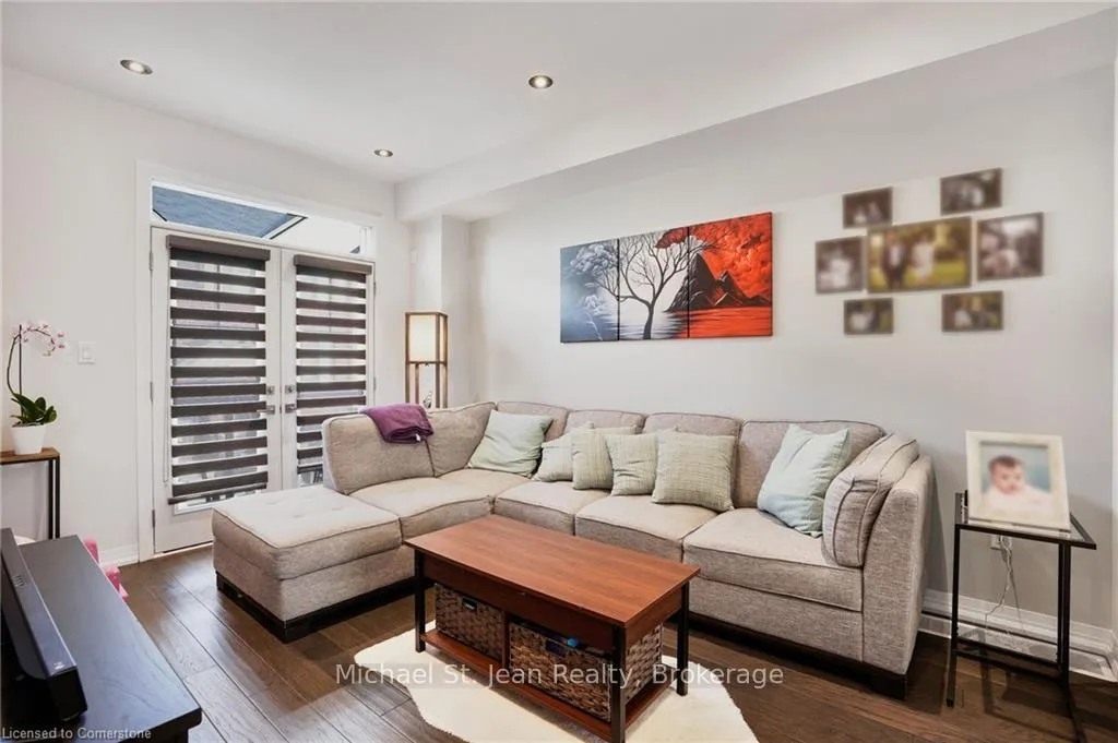 Photo 7 of 11 Pringle Lane, Hamilton, Ancaster — HOMEH