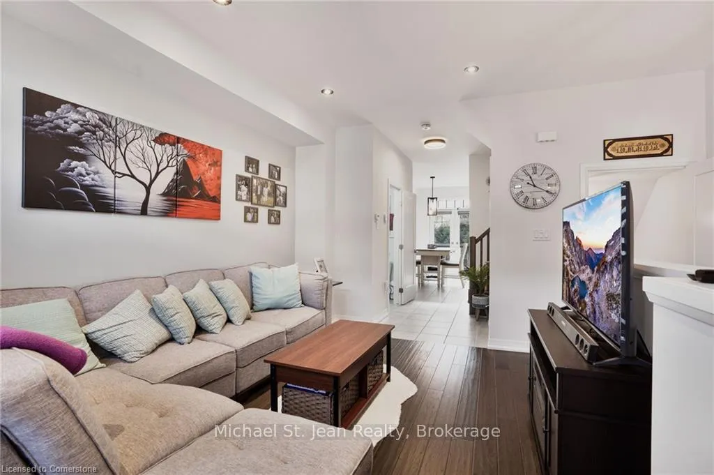 Photo 8 of 11 Pringle Lane, Hamilton, Ancaster — HOMEH