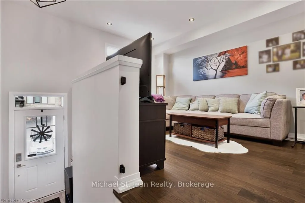Photo 10 of 11 Pringle Lane, Hamilton, Ancaster — HOMEH