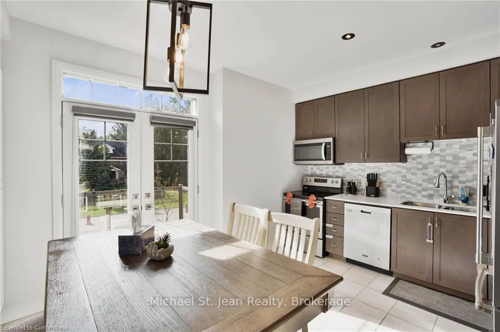 Photo 11 of 11 Pringle Lane, Hamilton, Ancaster — HOMEH