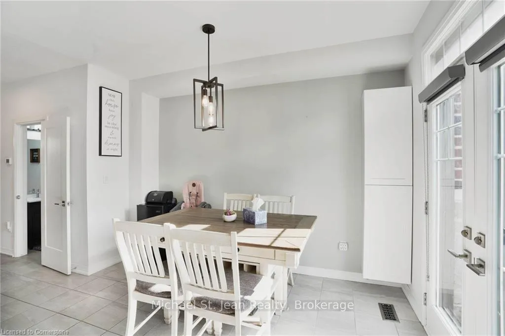 Photo 13 of 11 Pringle Lane, Hamilton, Ancaster — HOMEH