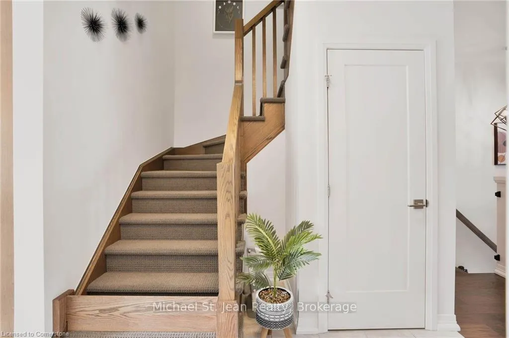 Photo 26 of 11 Pringle Lane, Hamilton, Ancaster — HOMEH