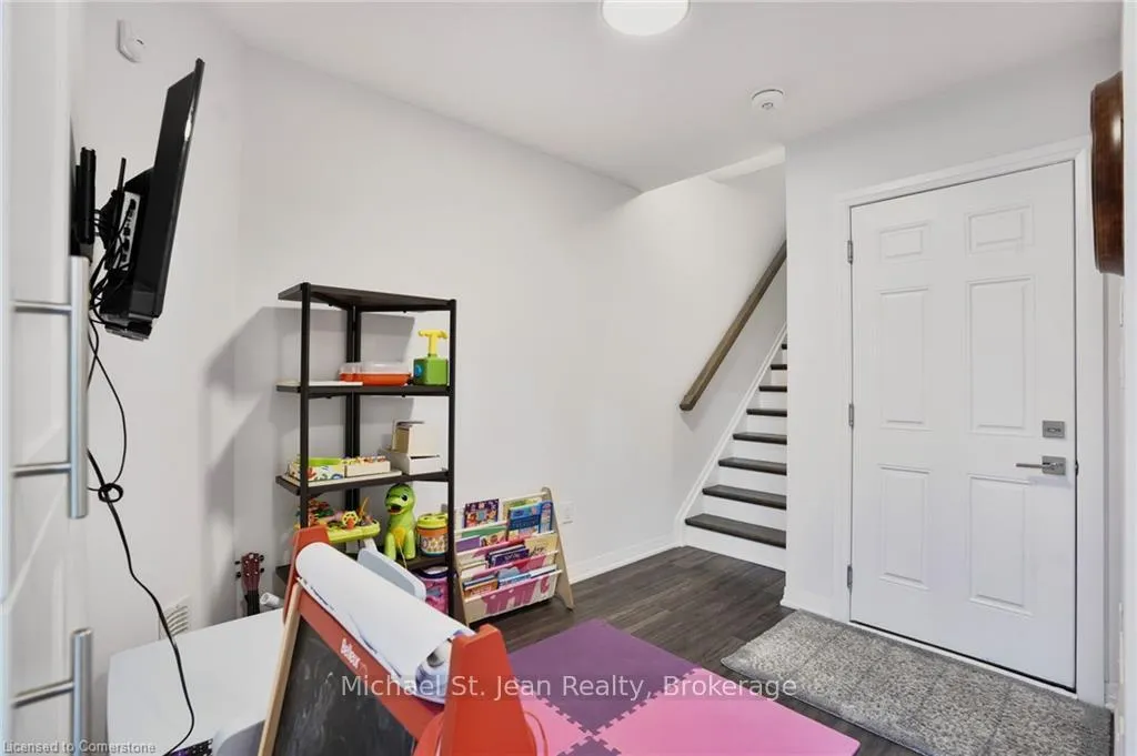 Photo 28 of 11 Pringle Lane, Hamilton, Ancaster — HOMEH