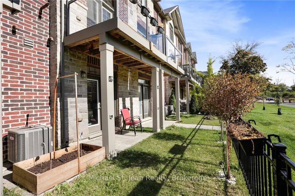 Photo 33 of 11 Pringle Lane, Hamilton, Ancaster — HOMEH