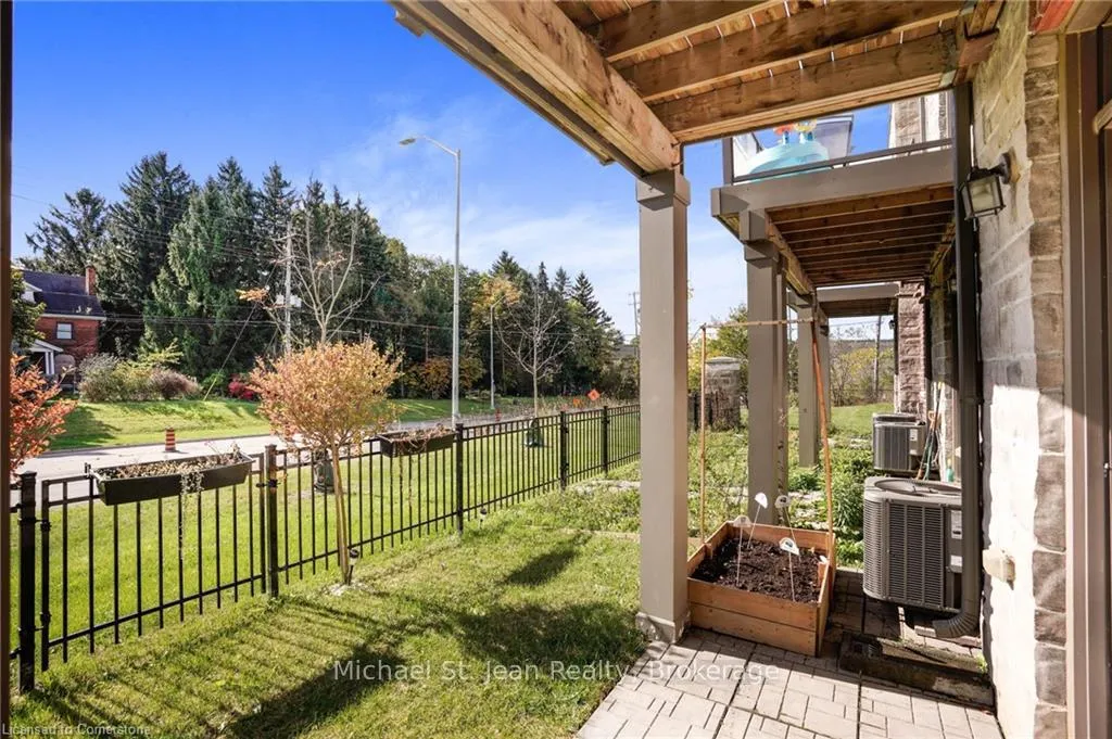 Photo 35 of 11 Pringle Lane, Hamilton, Ancaster — HOMEH