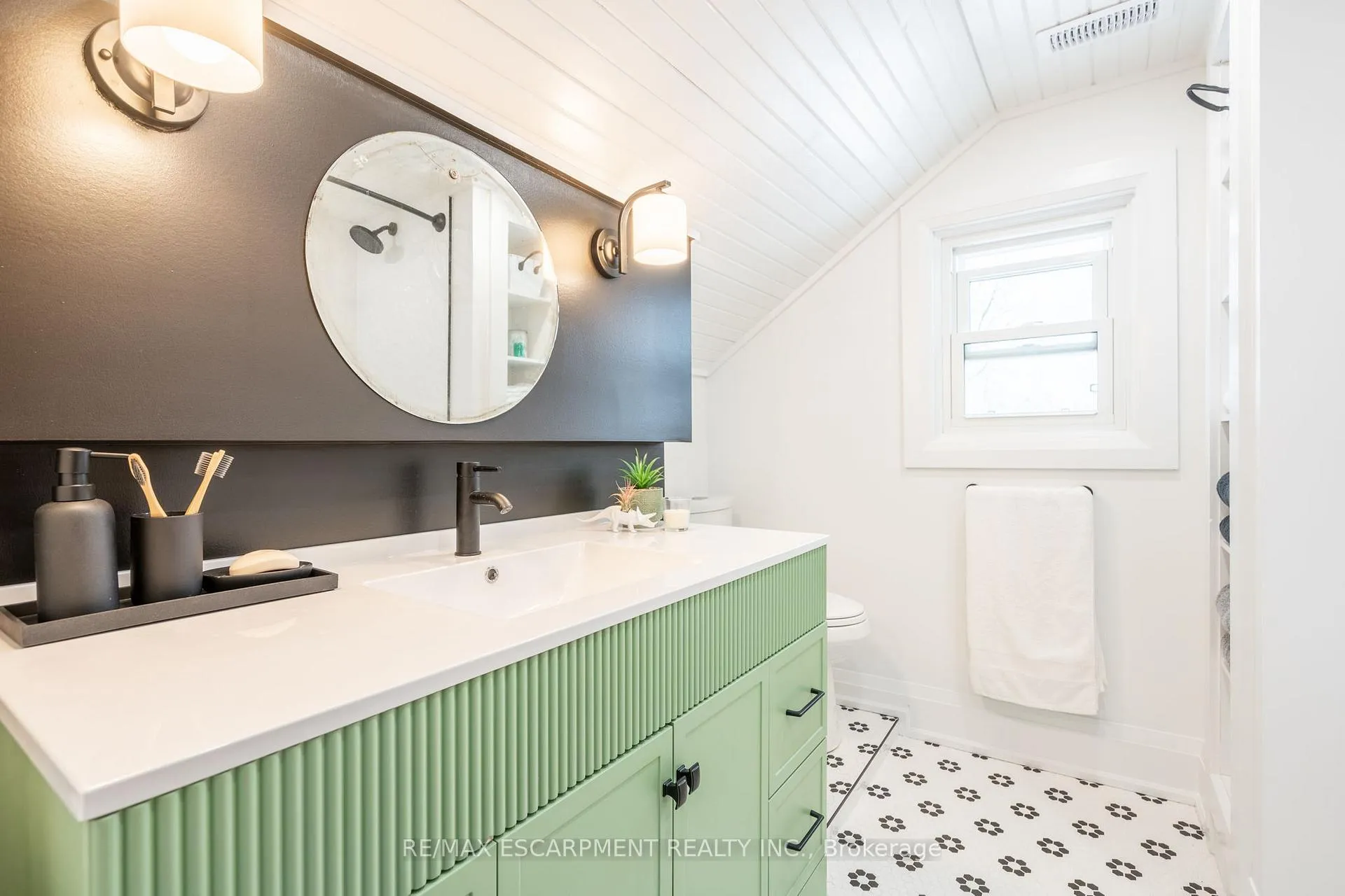 Photo 32 of 1304 Brock Road, Hamilton, Dundas — HOMEH