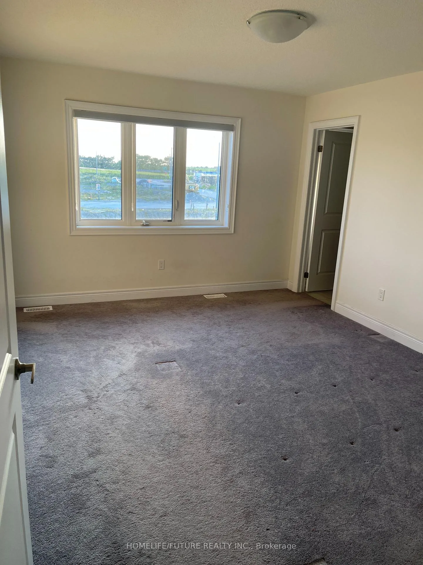 Photo 6 of 106 Wamsley Crescent, Clarington, Bowmanville — HOMEH