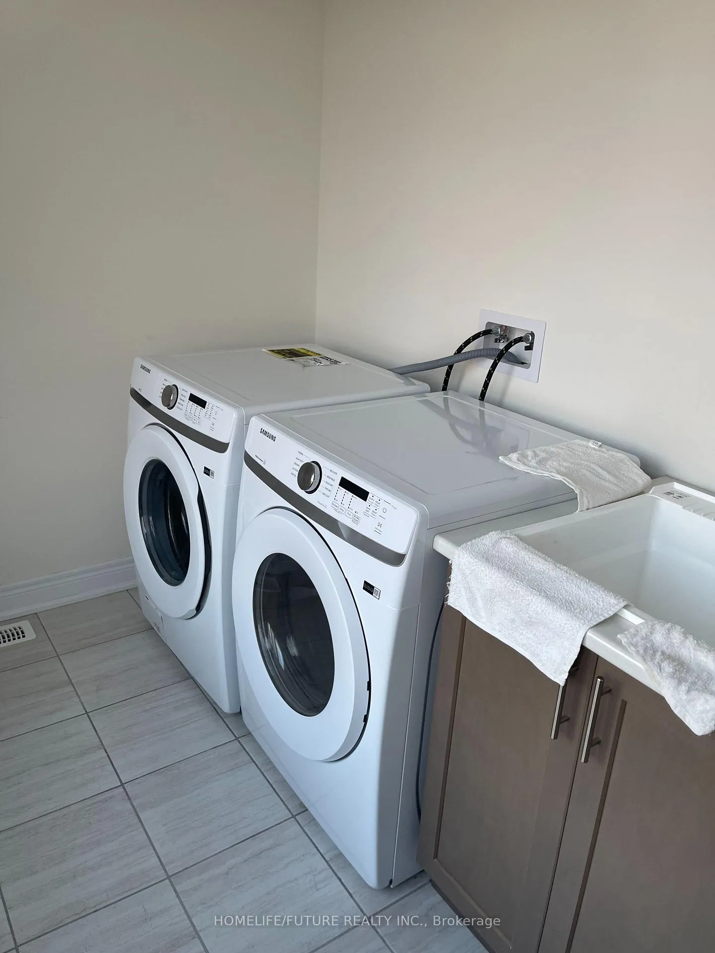 Photo 10 of 106 Wamsley Crescent, Clarington, Bowmanville — HOMEH