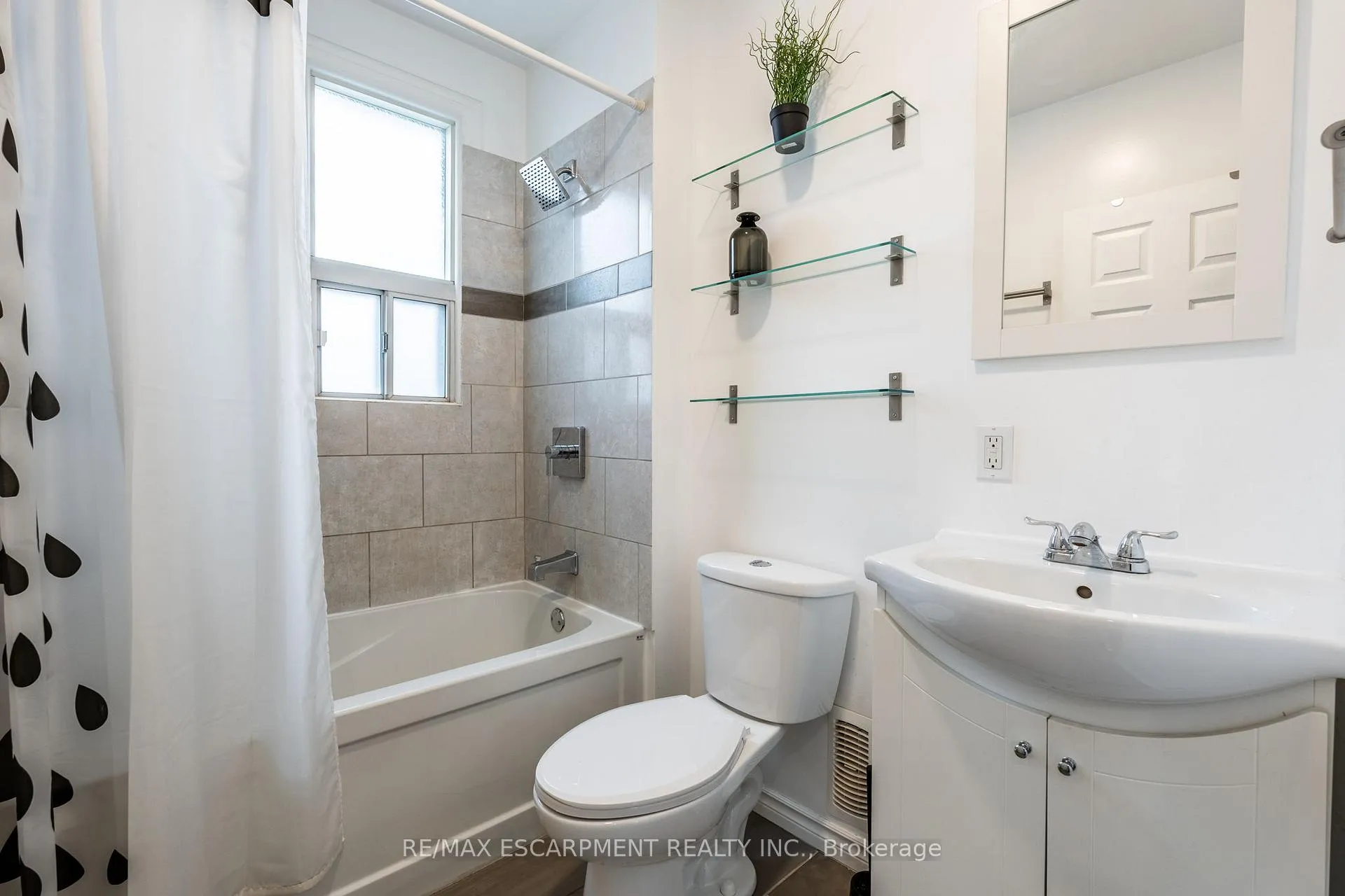 Photo 16 of 170 Newlands Avenue, Hamilton, Homeside — HOMEH
