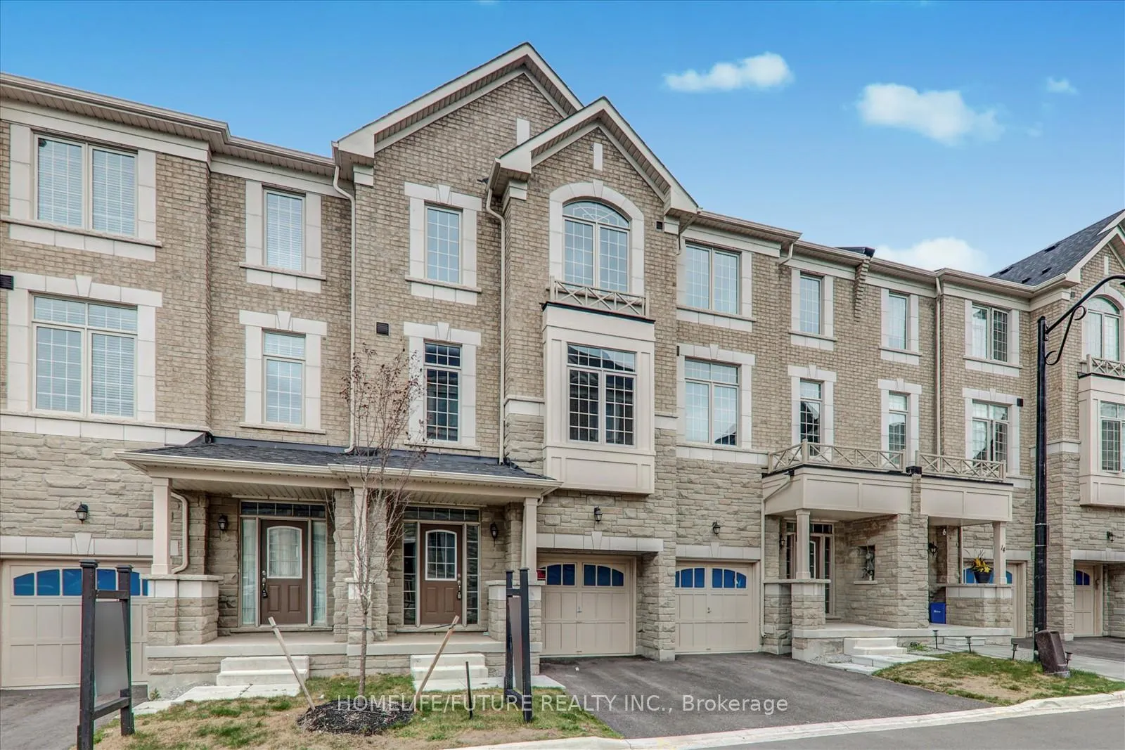 Photo 3 of 10 Andress Way, Markham, Cedarwood — HOMEH