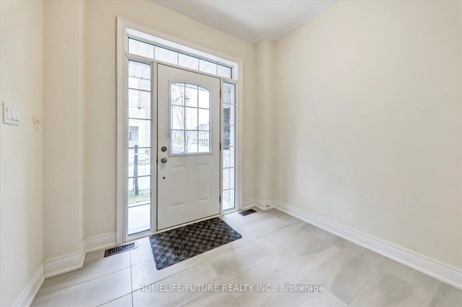 Photo 5 of 10 Andress Way, Markham, Cedarwood — HOMEH