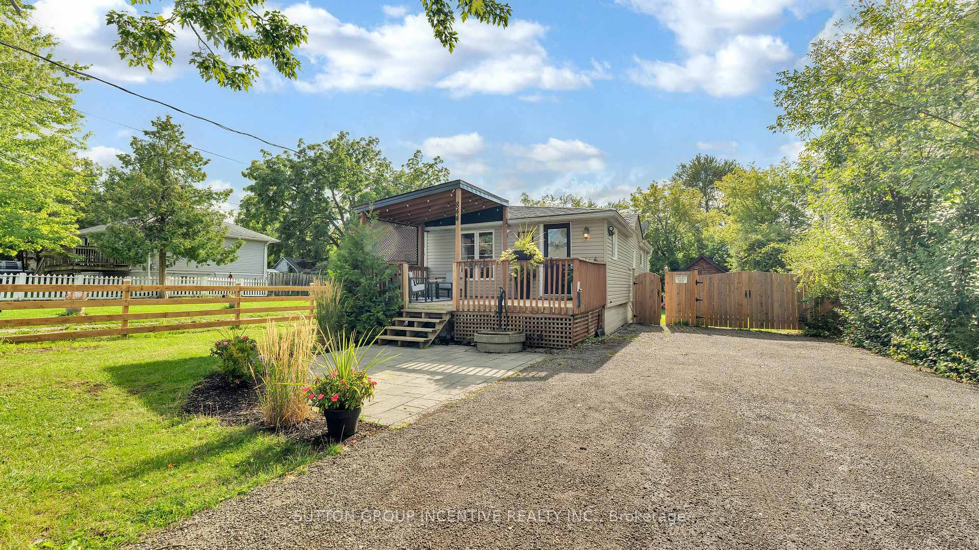 Photo 3 of 844 Trivetts Road, Georgina, Historic Lakeshore Communities — HOMEH