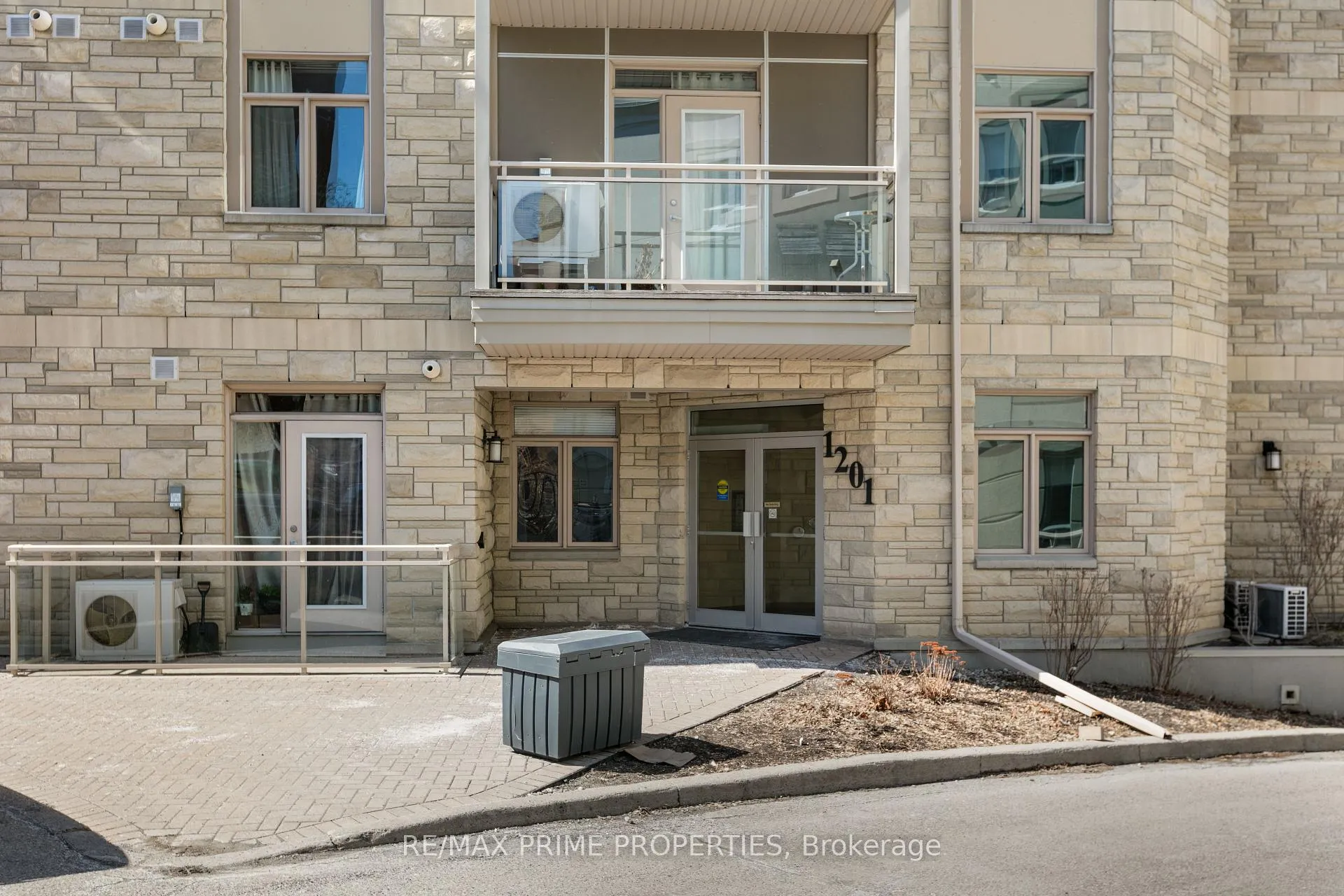 Photo 2 of Unit 202, 1201 Ohio Street, Ottawa, Billings Bridge — HOMEH