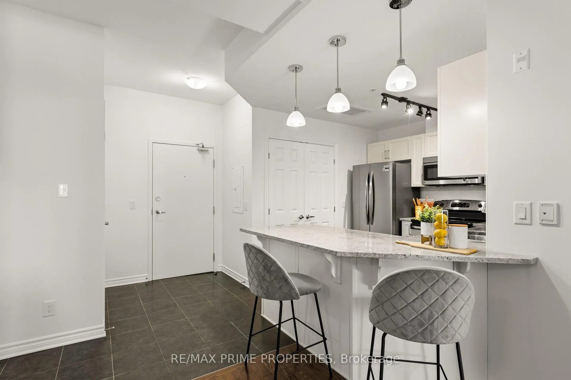 Photo 4 of Unit 202, 1201 Ohio Street, Ottawa, Billings Bridge — HOMEH