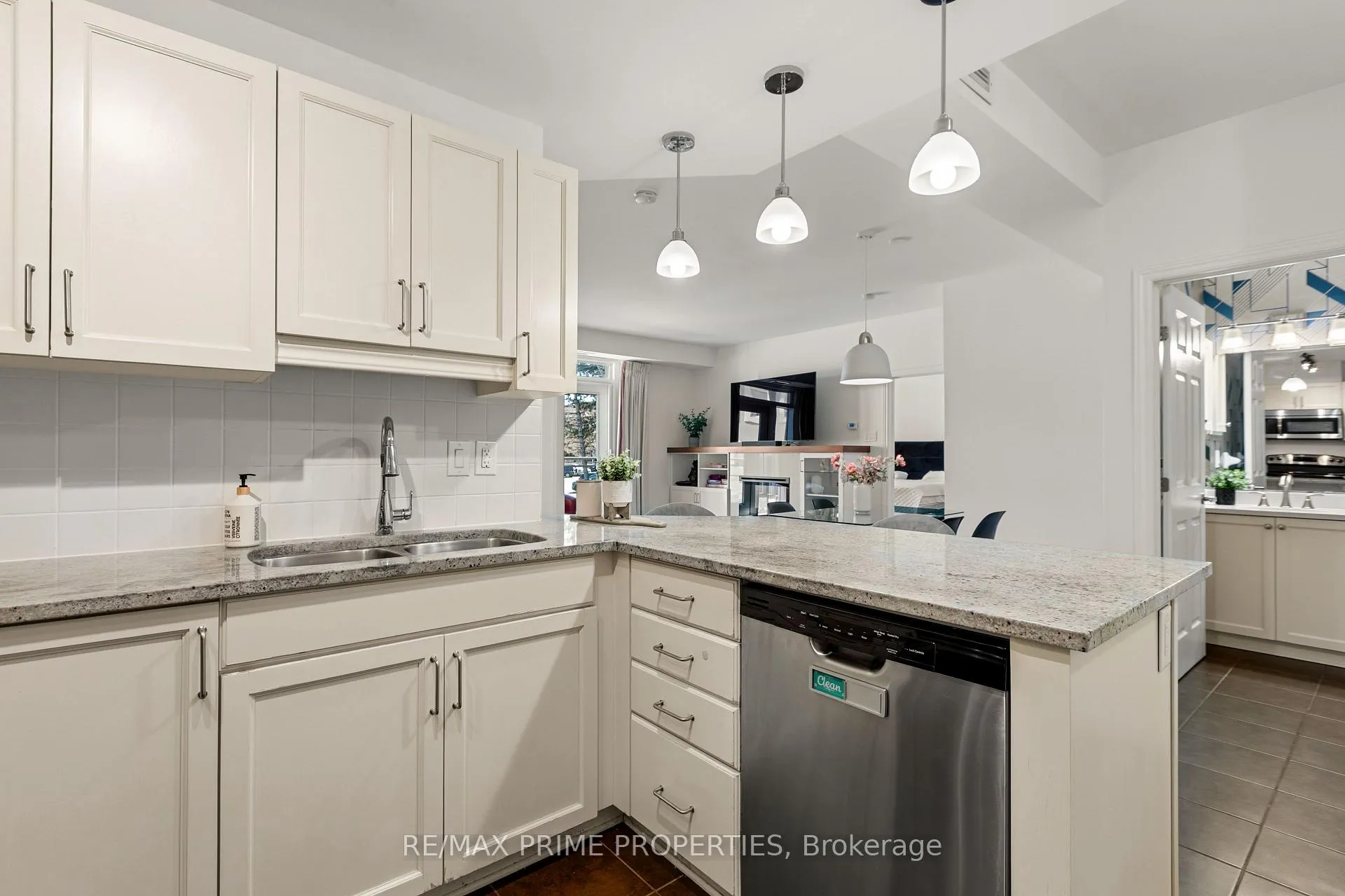 Photo 19 of Unit 202, 1201 Ohio Street, Ottawa, Billings Bridge — HOMEH