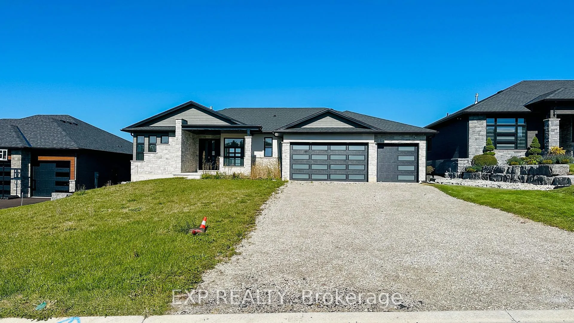 Photo 1 of 12 Hudson Drive, Brant, Brantford Twp — HOMEH