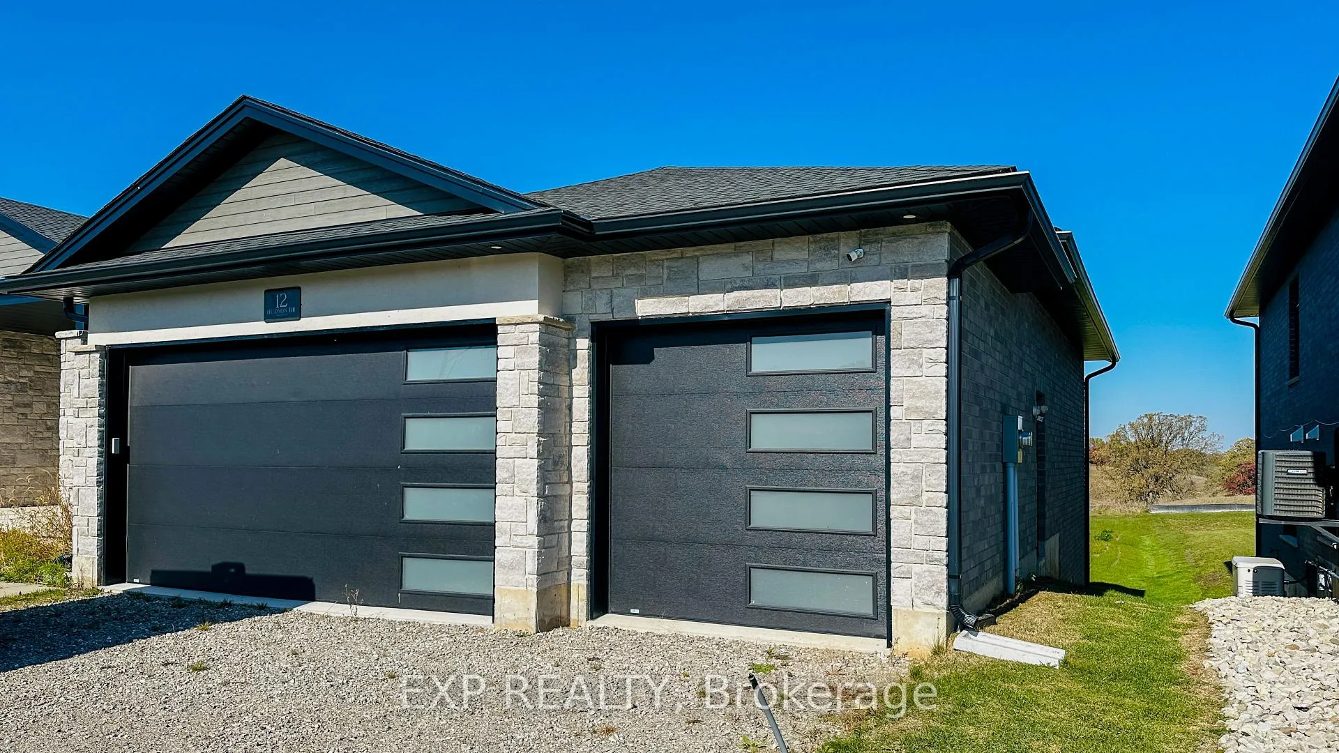 Photo 3 of 12 Hudson Drive, Brant, Brantford Twp — HOMEH