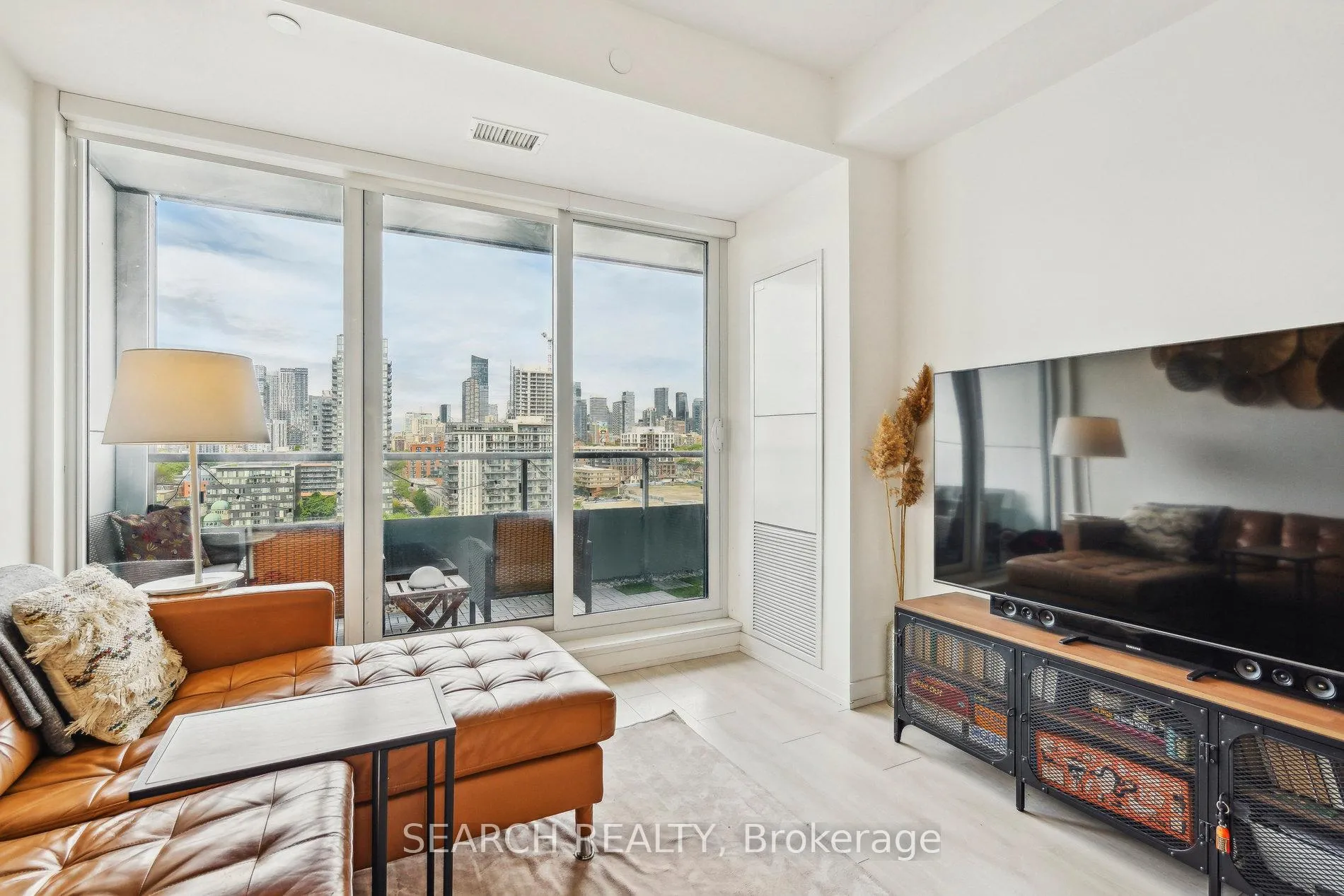 Photo 6 of Unit 1108, 225 Sumach Street, Toronto, Regent Park — HOMEH