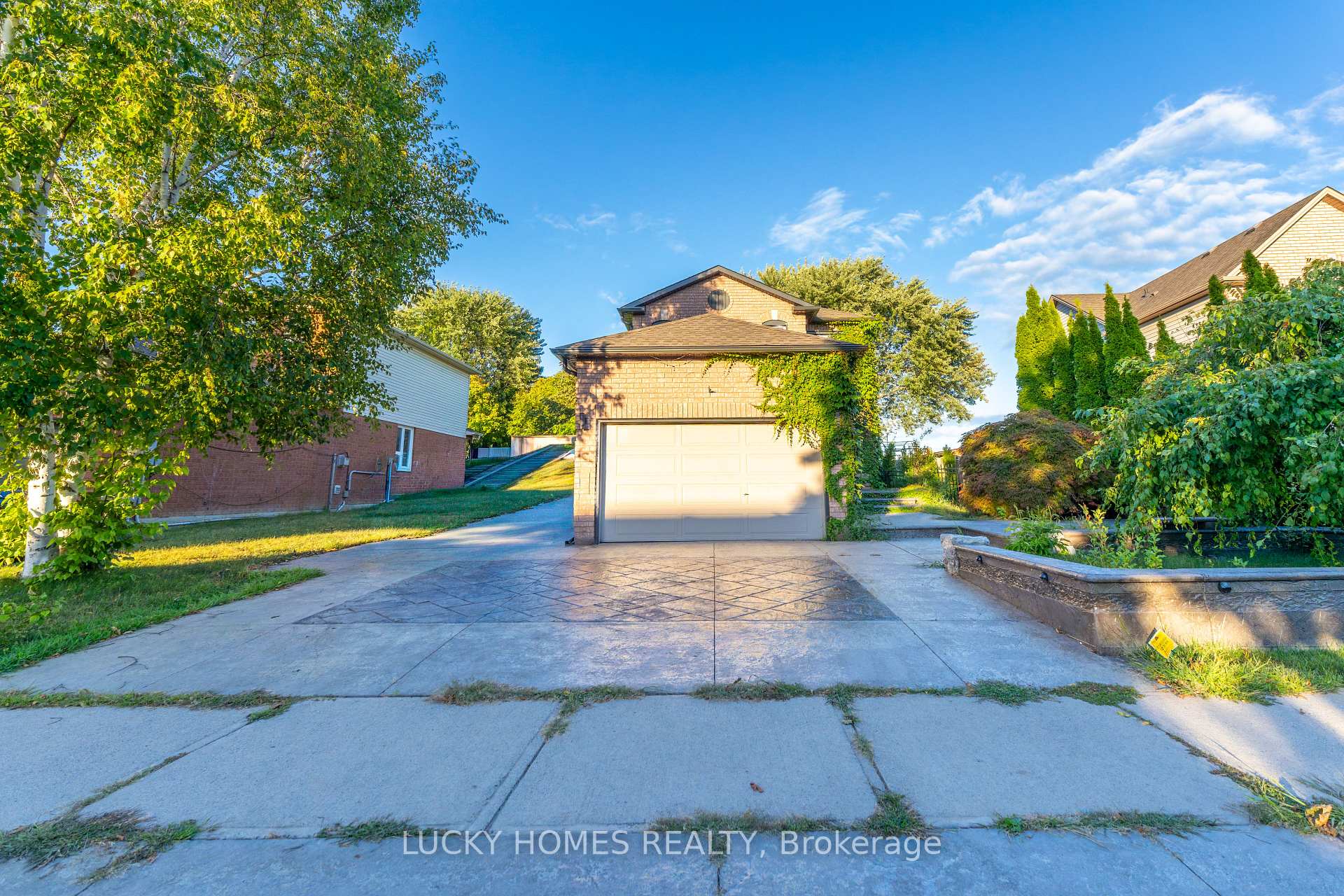 Photo 1 of 101 Meadowview Boulevard, Clarington, Bowmanville — HOMEH