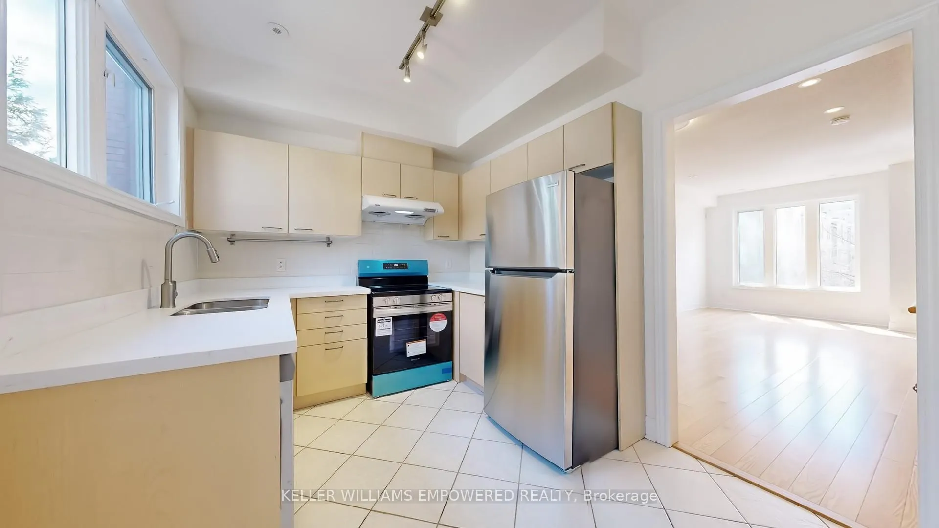 Photo 7 of 68 Suncrest Boulevard, Markham, Commerce Valley — HOMEH