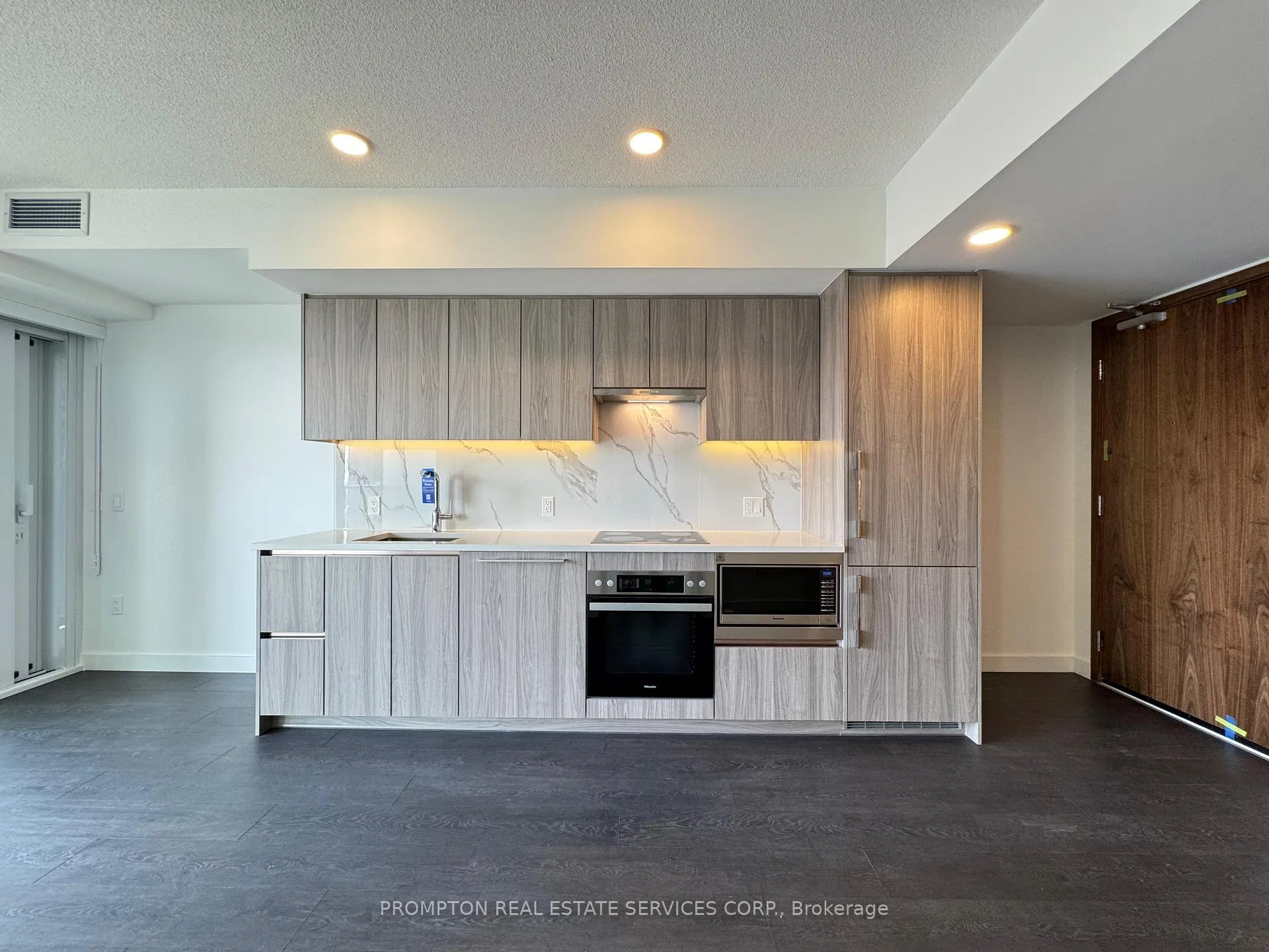 Photo 3 of Unit 2001, 3 Concord Cityplace Way, Toronto, Waterfront Communities — HOMEH