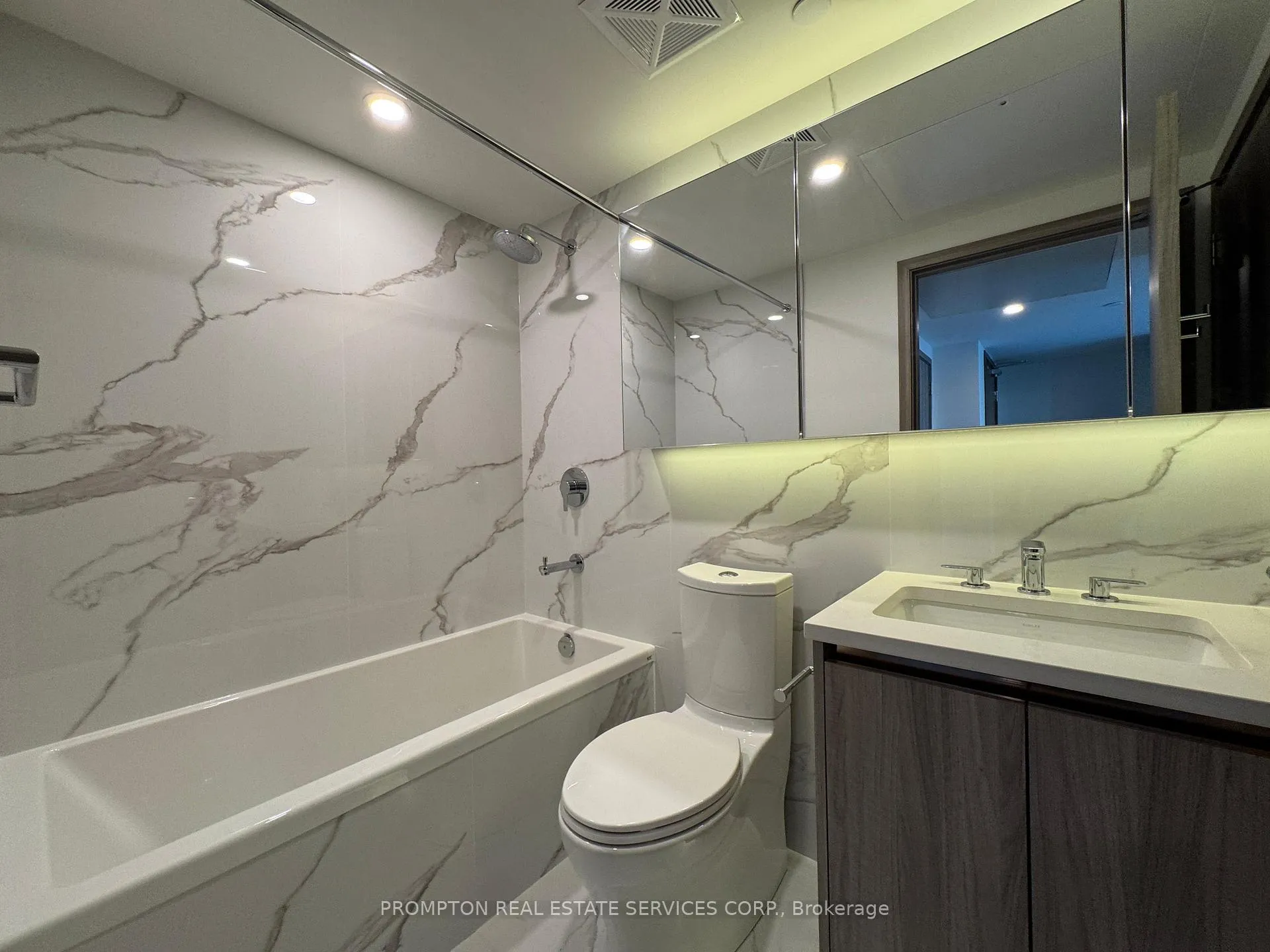 Photo 7 of Unit 2001, 3 Concord Cityplace Way, Toronto, Waterfront Communities — HOMEH