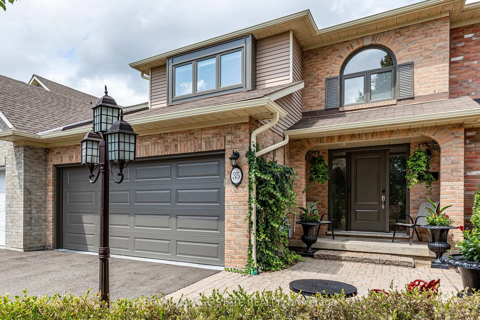 Photo 1 of 35 Banbury Drive, Hamilton, Meadowlands — HOMEH