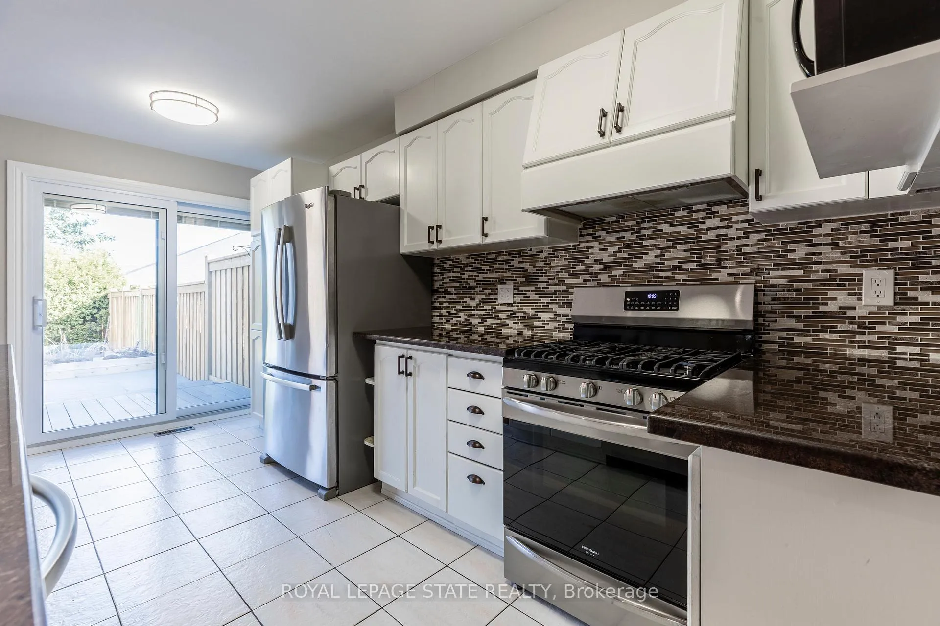 Photo 18 of 35 Banbury Drive, Hamilton, Meadowlands — HOMEH