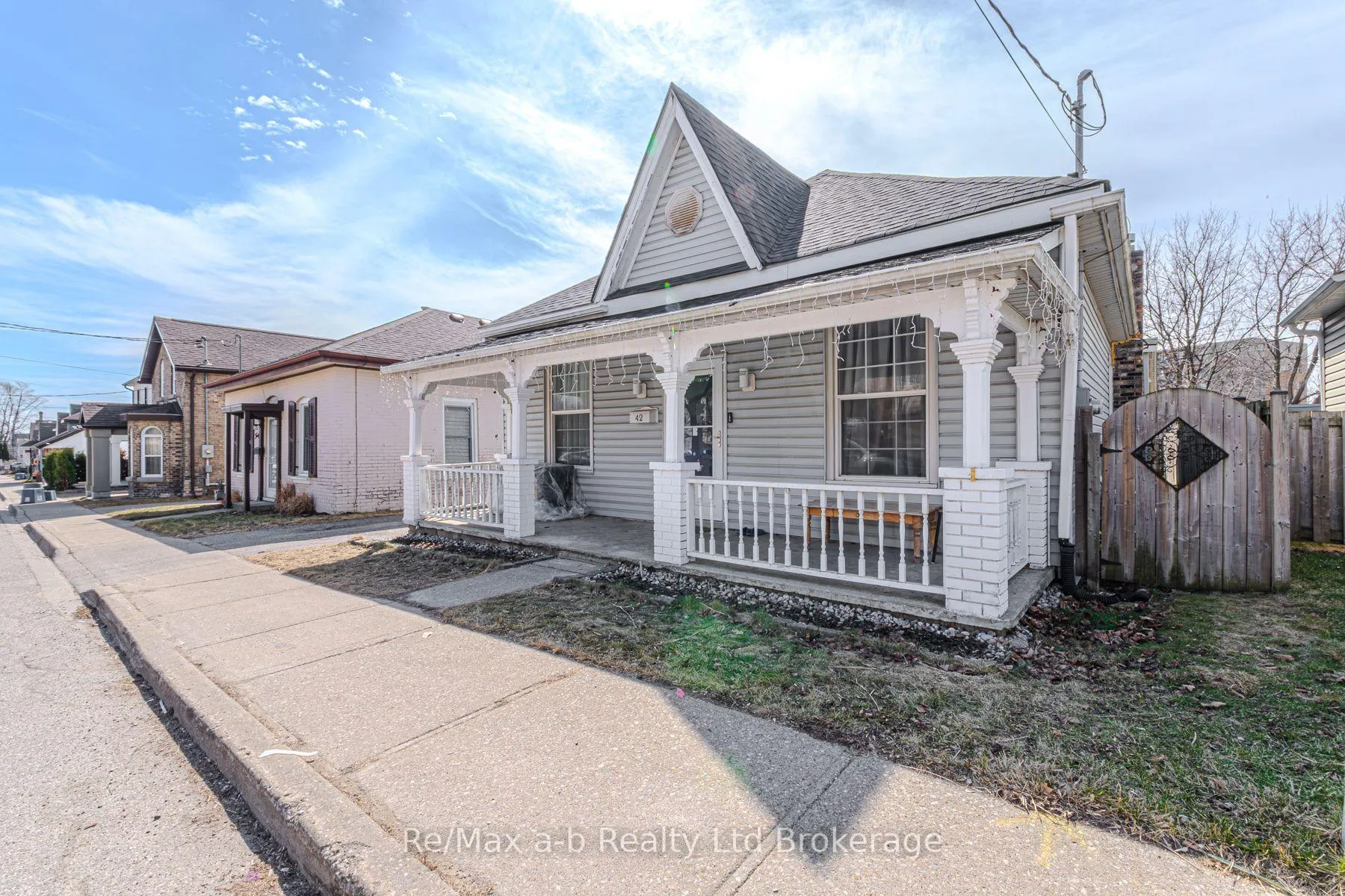 Photo 3 of 42 Lawrence Street, Brant, Brantford Twp — HOMEH