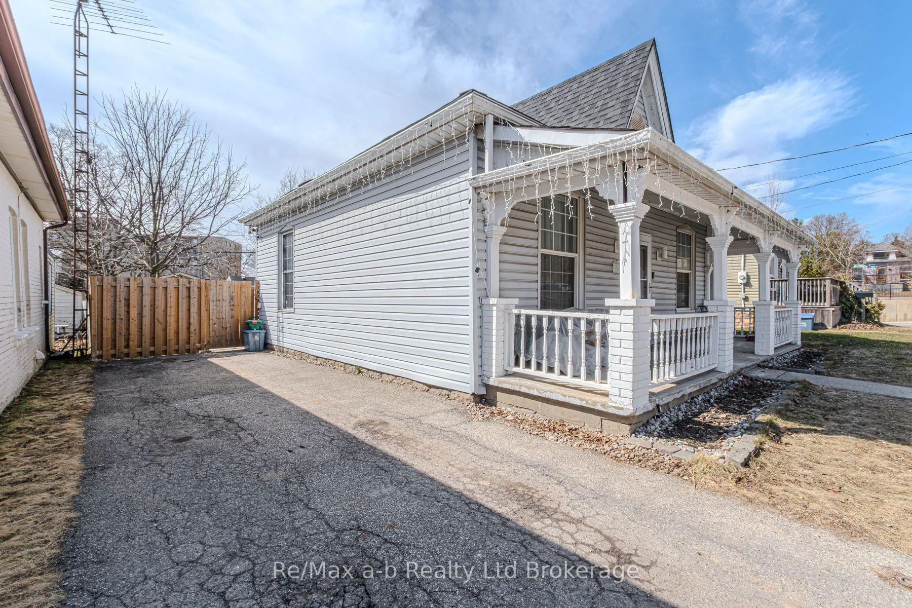 Photo 5 of 42 Lawrence Street, Brant, Brantford Twp — HOMEH