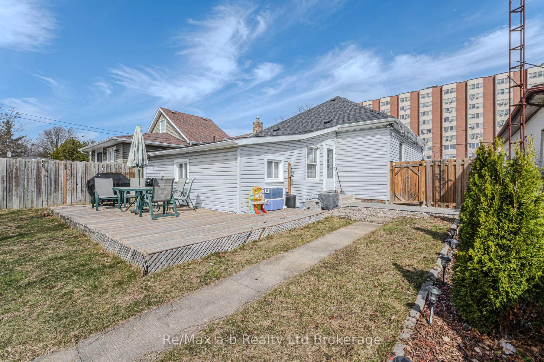 Photo 7 of 42 Lawrence Street, Brant, Brantford Twp — HOMEH