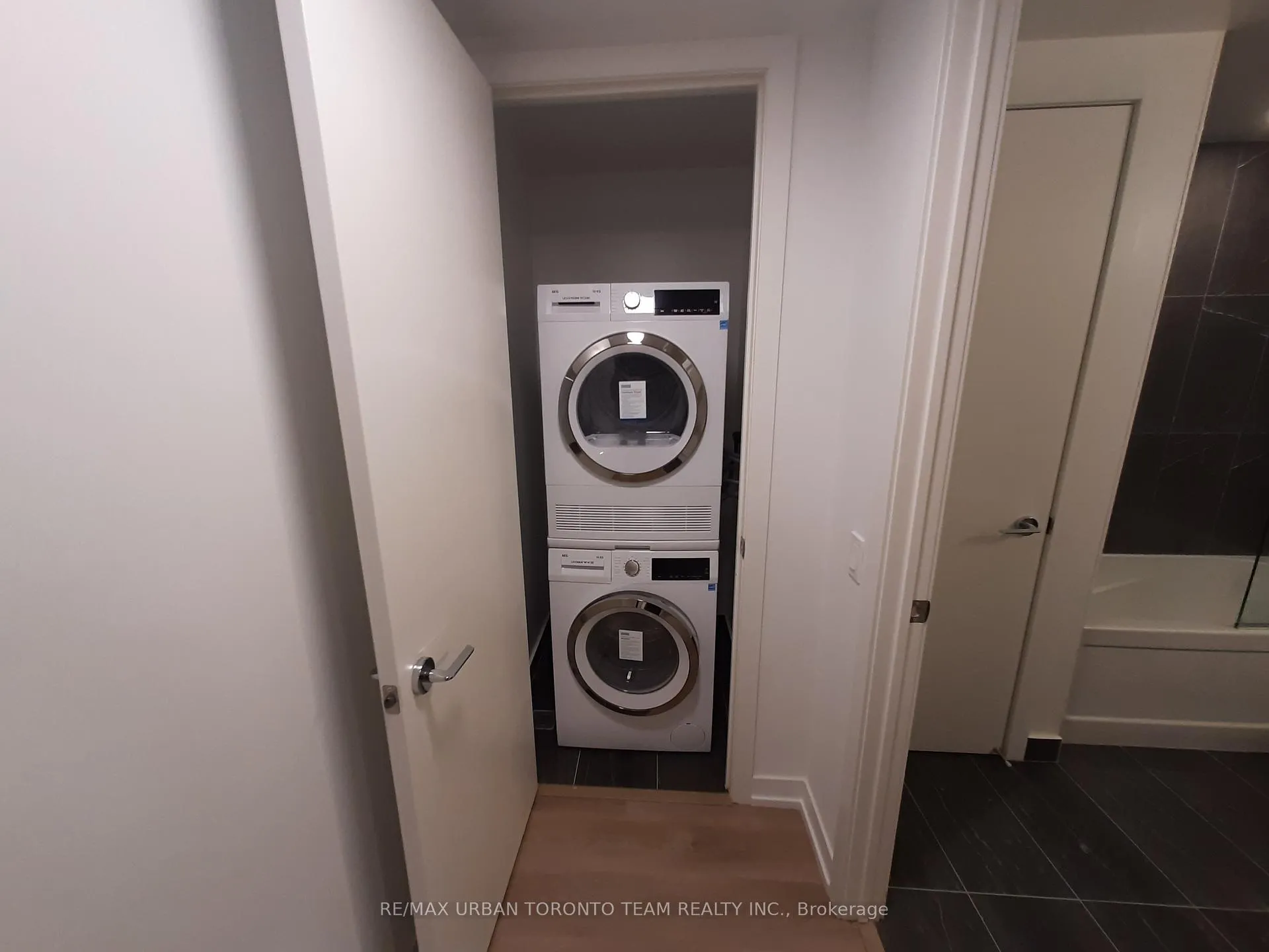 Photo 11 of Unit 1806, 771 Yonge Street, Toronto, The Annex — HOMEH