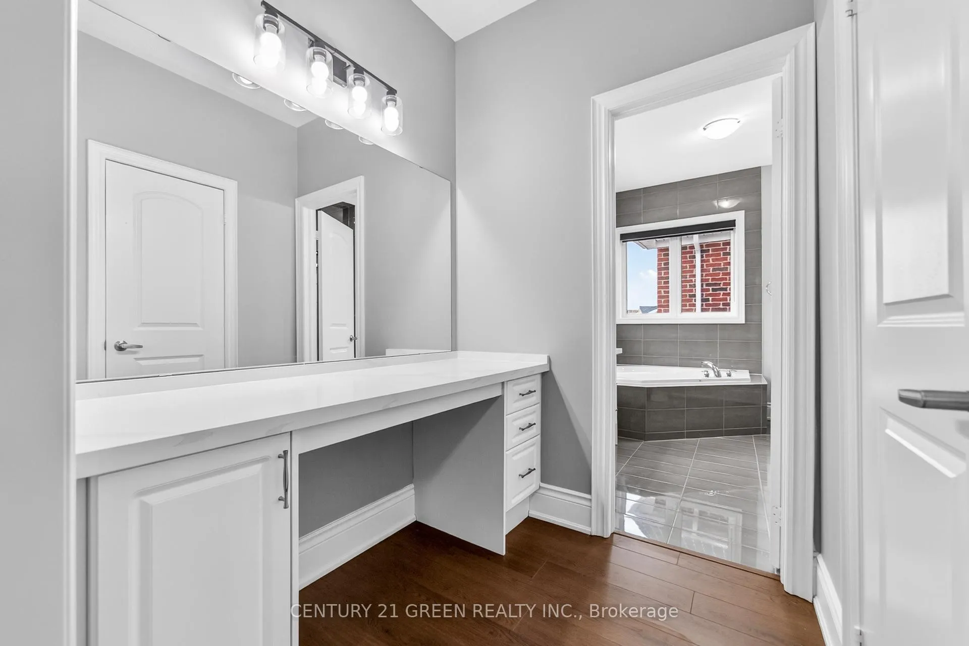 Photo 31 of 219 Humphrey Street, Hamilton, Waterdown — HOMEH