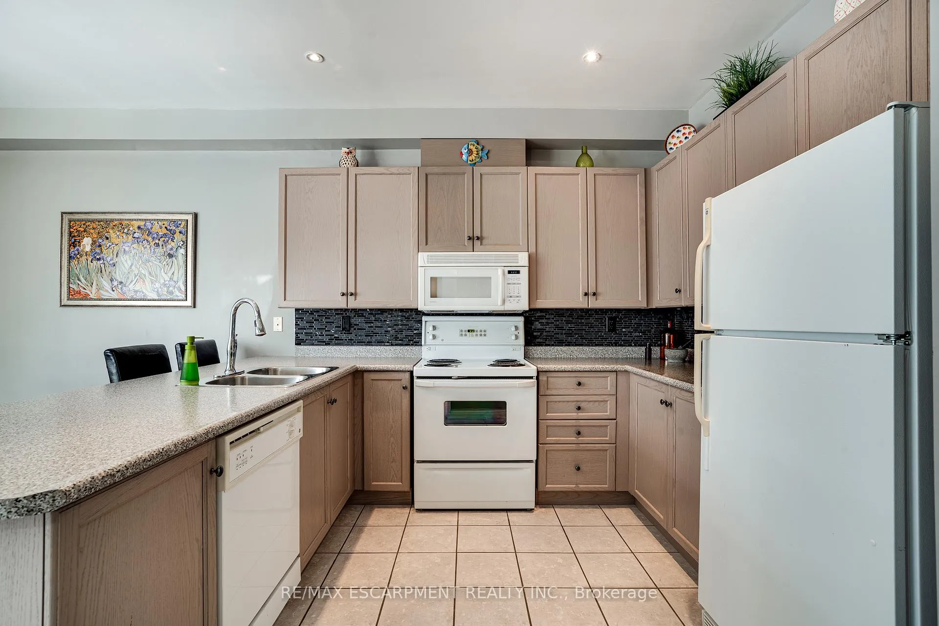 Photo 18 of Unit 27, 100 Beddoe Drive, Hamilton, Kirkendall — HOMEH
