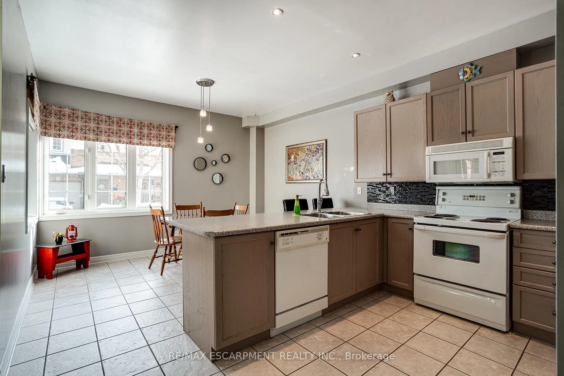 Photo 19 of Unit 27, 100 Beddoe Drive, Hamilton, Kirkendall — HOMEH