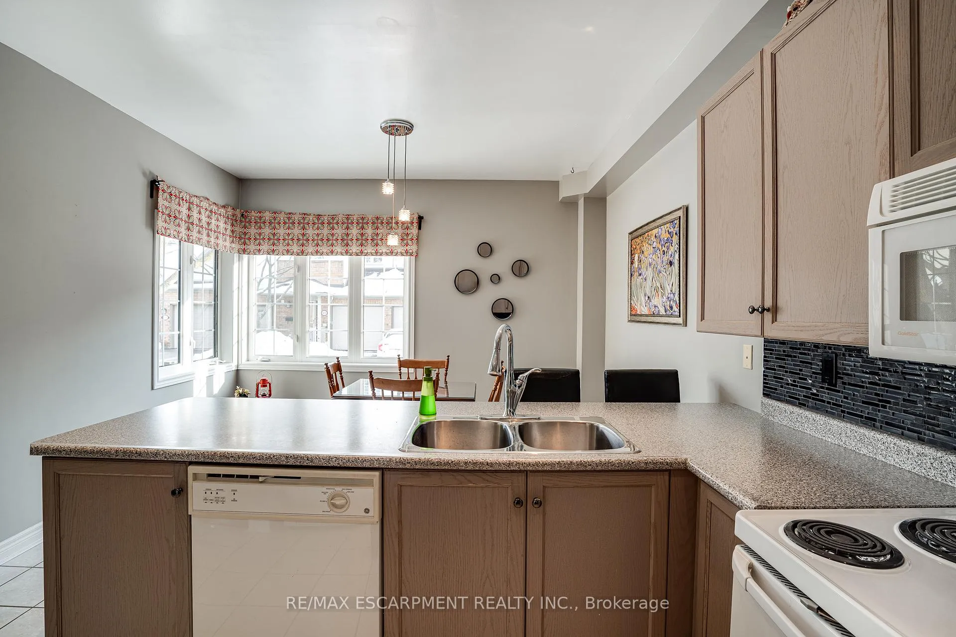 Photo 21 of Unit 27, 100 Beddoe Drive, Hamilton, Kirkendall — HOMEH