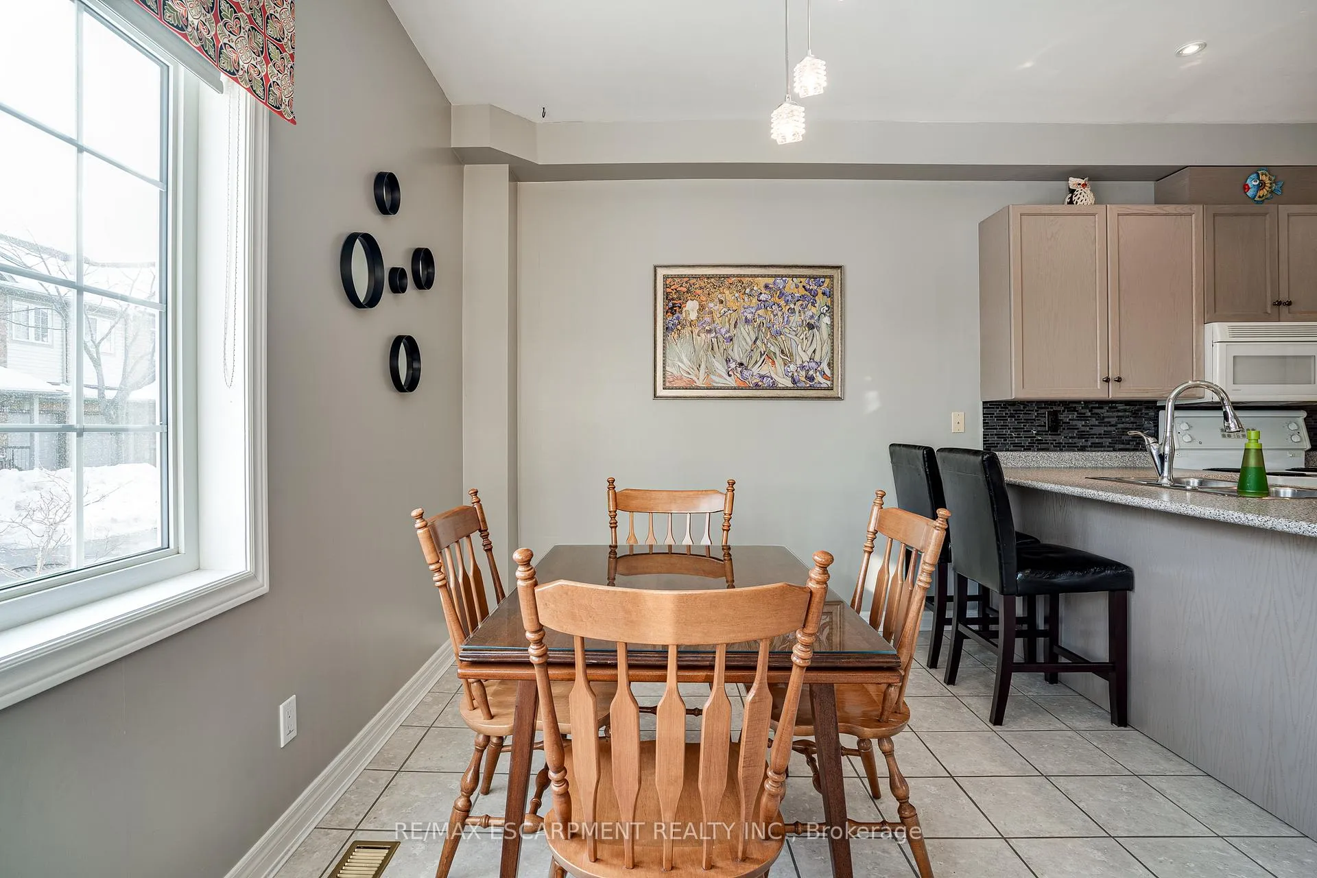 Photo 27 of Unit 27, 100 Beddoe Drive, Hamilton, Kirkendall — HOMEH