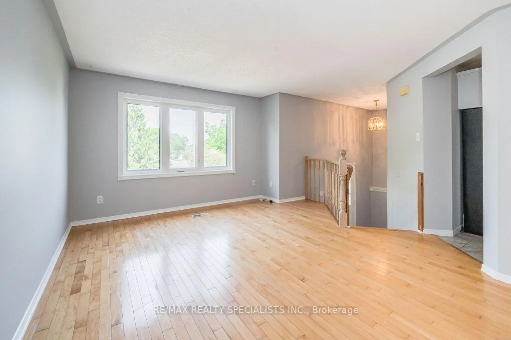 Photo 3 of 62 Tamvale Crescent, Kitchener — HOMEH