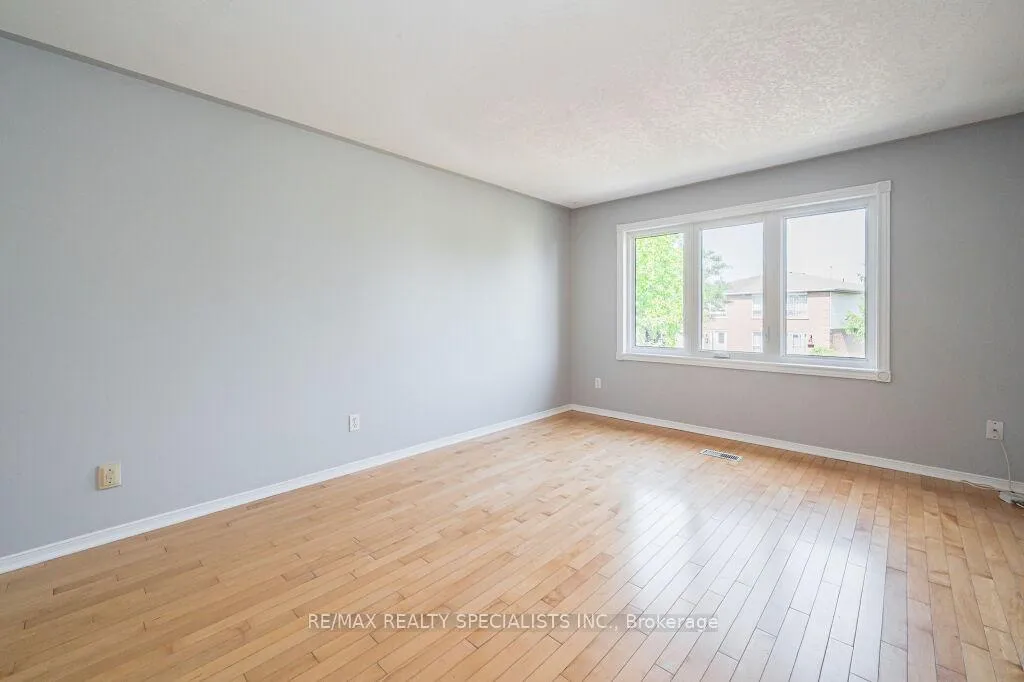Photo 4 of 62 Tamvale Crescent, Kitchener — HOMEH