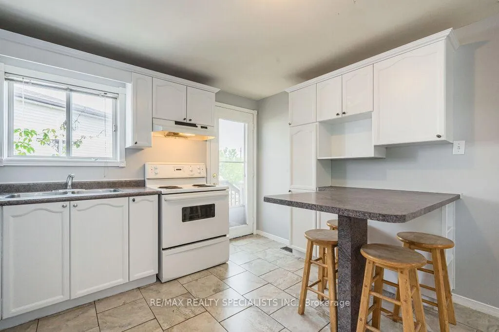 Photo 9 of 62 Tamvale Crescent, Kitchener — HOMEH