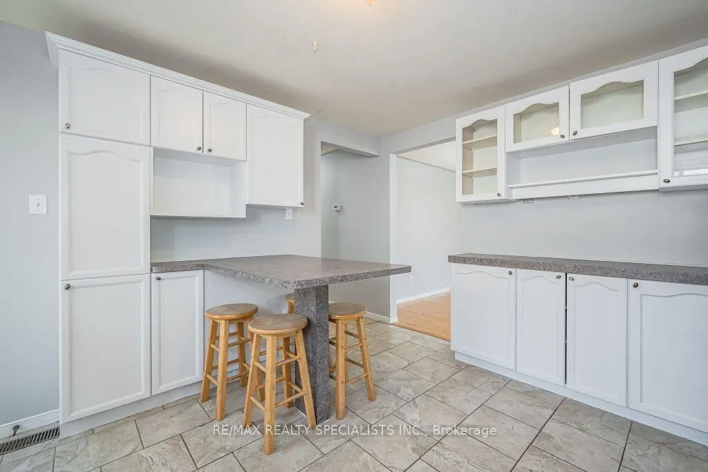Photo 11 of 62 Tamvale Crescent, Kitchener — HOMEH