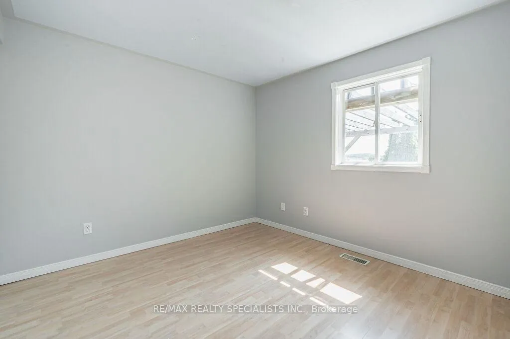 Photo 14 of 62 Tamvale Crescent, Kitchener — HOMEH