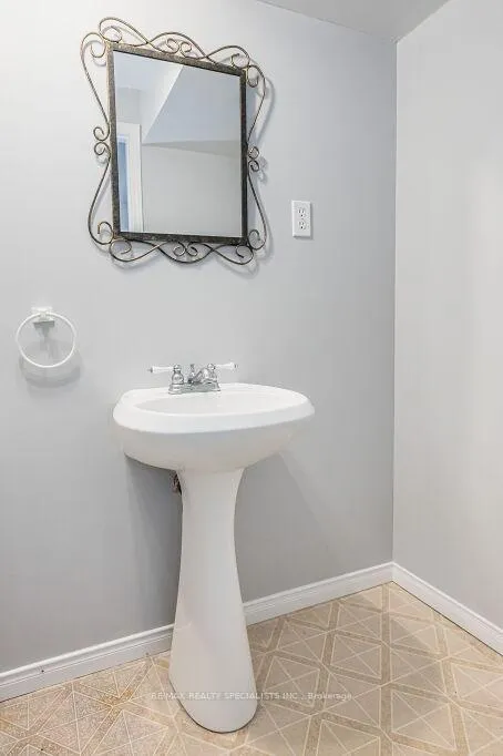 Photo 25 of 62 Tamvale Crescent, Kitchener — HOMEH