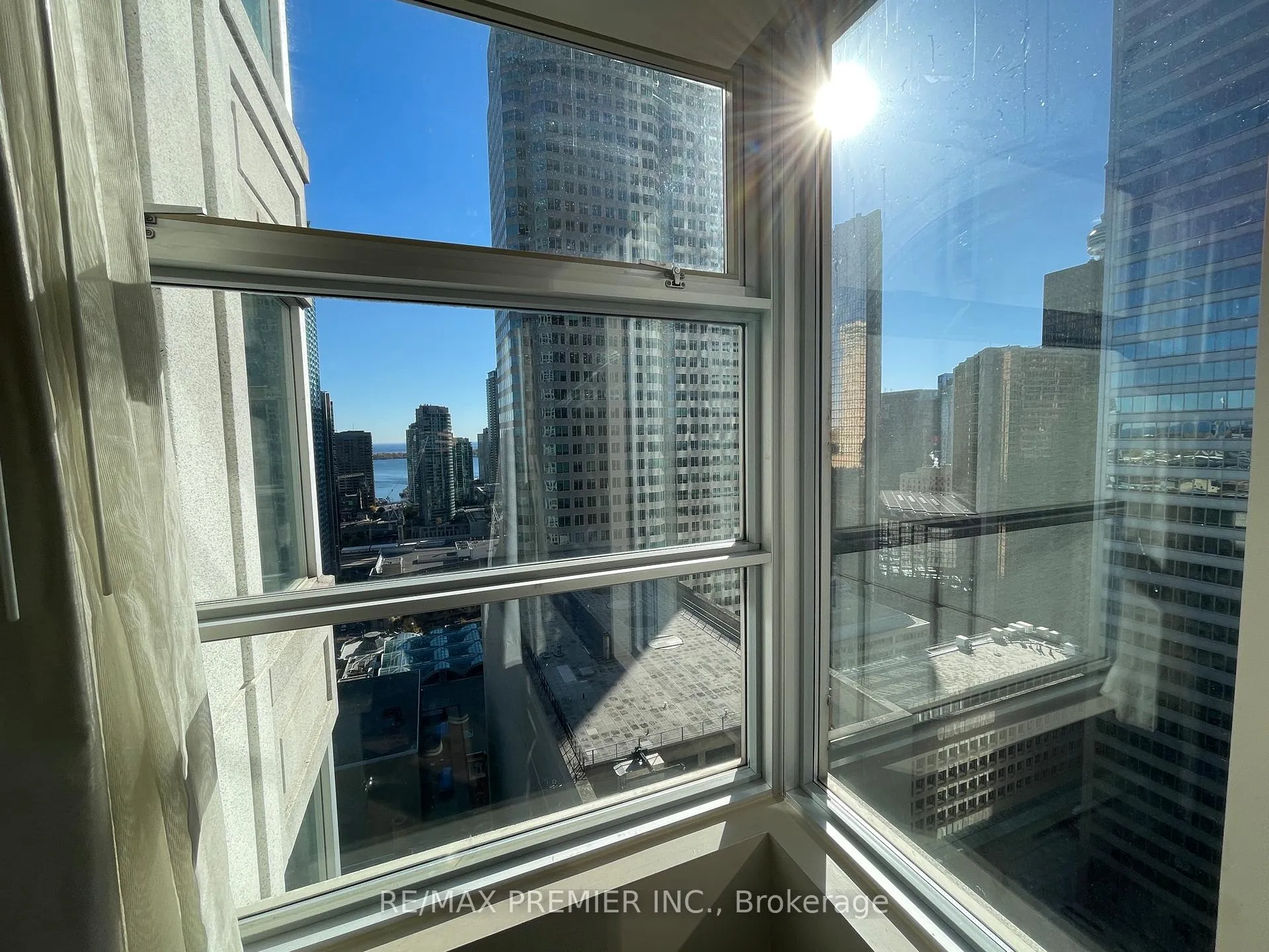 Photo 10 of Unit 3012, 1 King Street W, Toronto, Bay Street Corridor — HOMEH