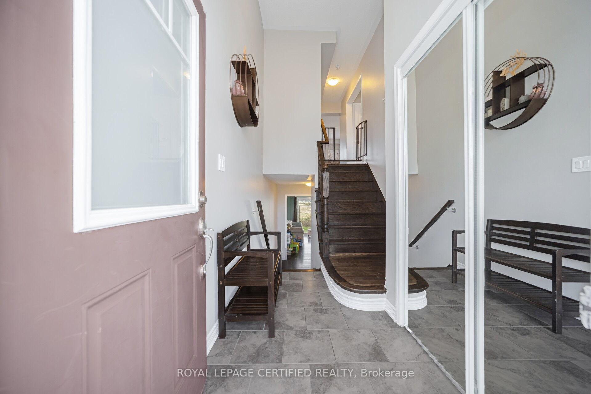 Photo 4 of 110 Bannister Crescent, Brampton, Northwest Brampton — HOMEH
