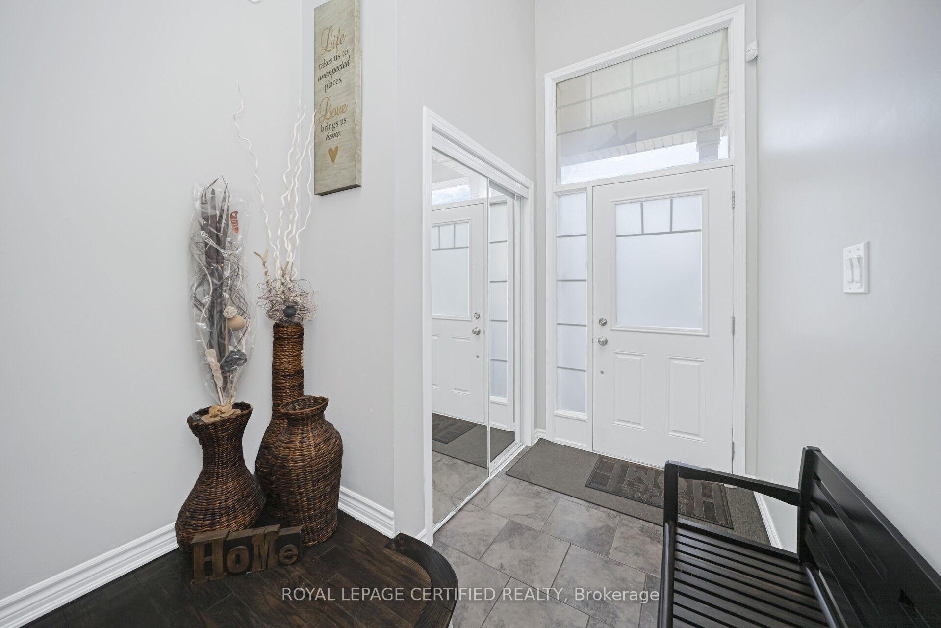 Photo 5 of 110 Bannister Crescent, Brampton, Northwest Brampton — HOMEH
