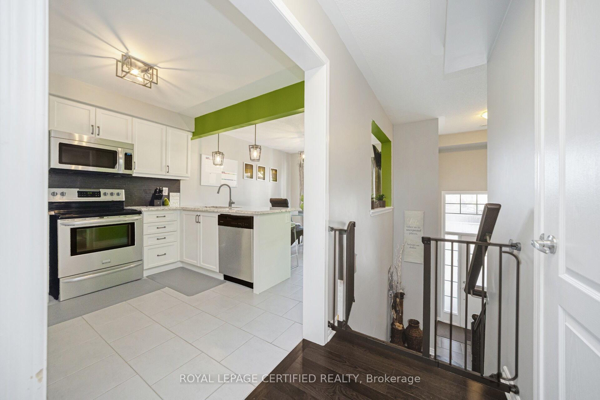 Photo 6 of 110 Bannister Crescent, Brampton, Northwest Brampton — HOMEH